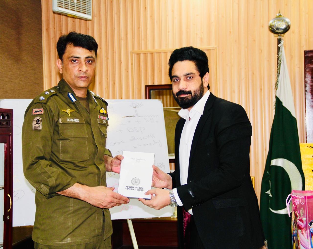 Case briefing handover with police DSP